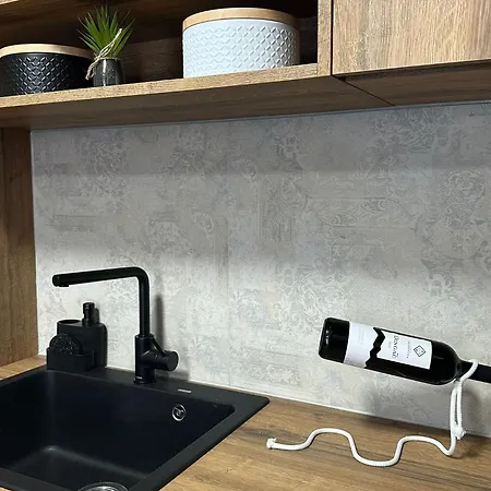 Апартаменты V *