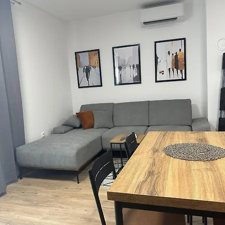 V Апартаменты *