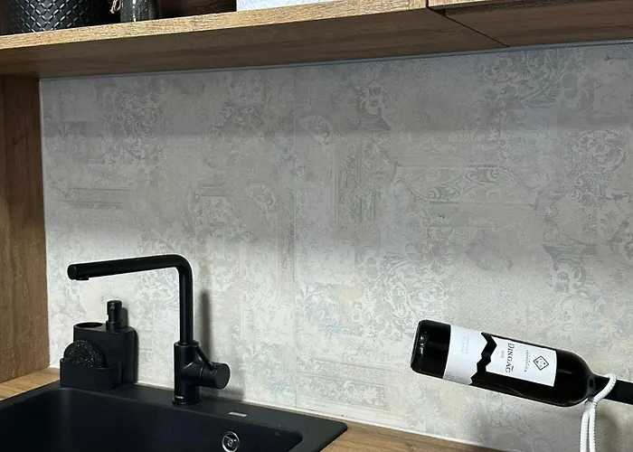 Апартаменты V *